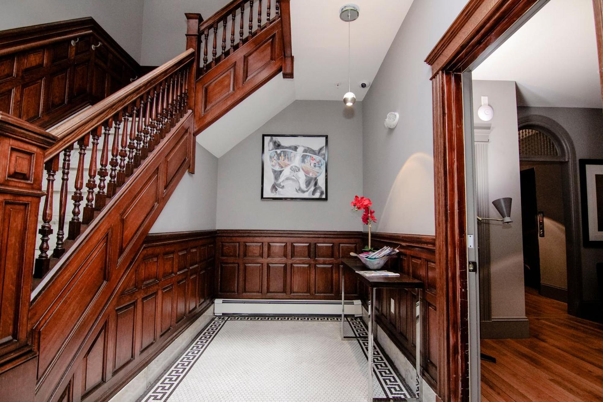 A Stylish Stay W/ A Queen Bed, Heated Floors.. #15 Brookline Exterior photo