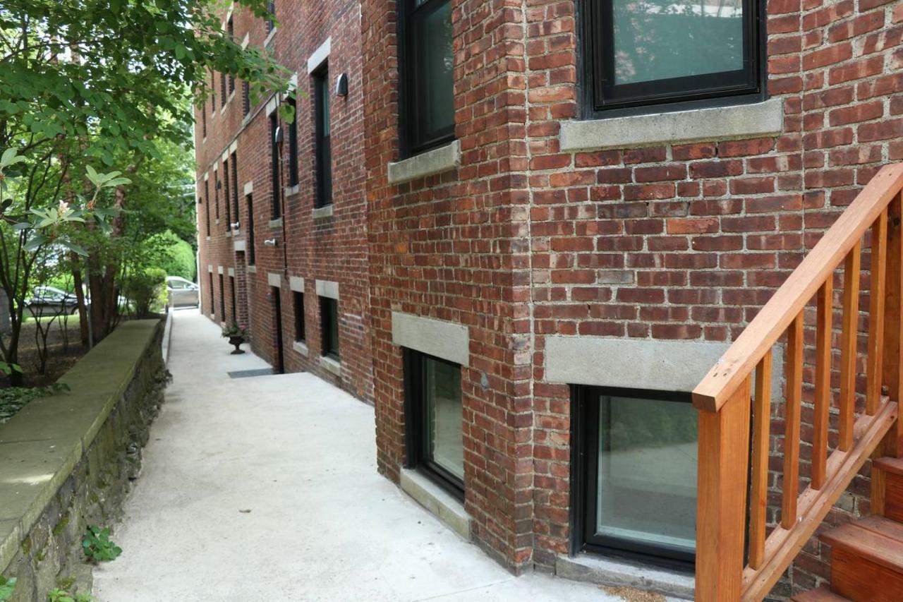 A Stylish Stay W/ A Queen Bed, Heated Floors.. #15 Brookline Exterior photo