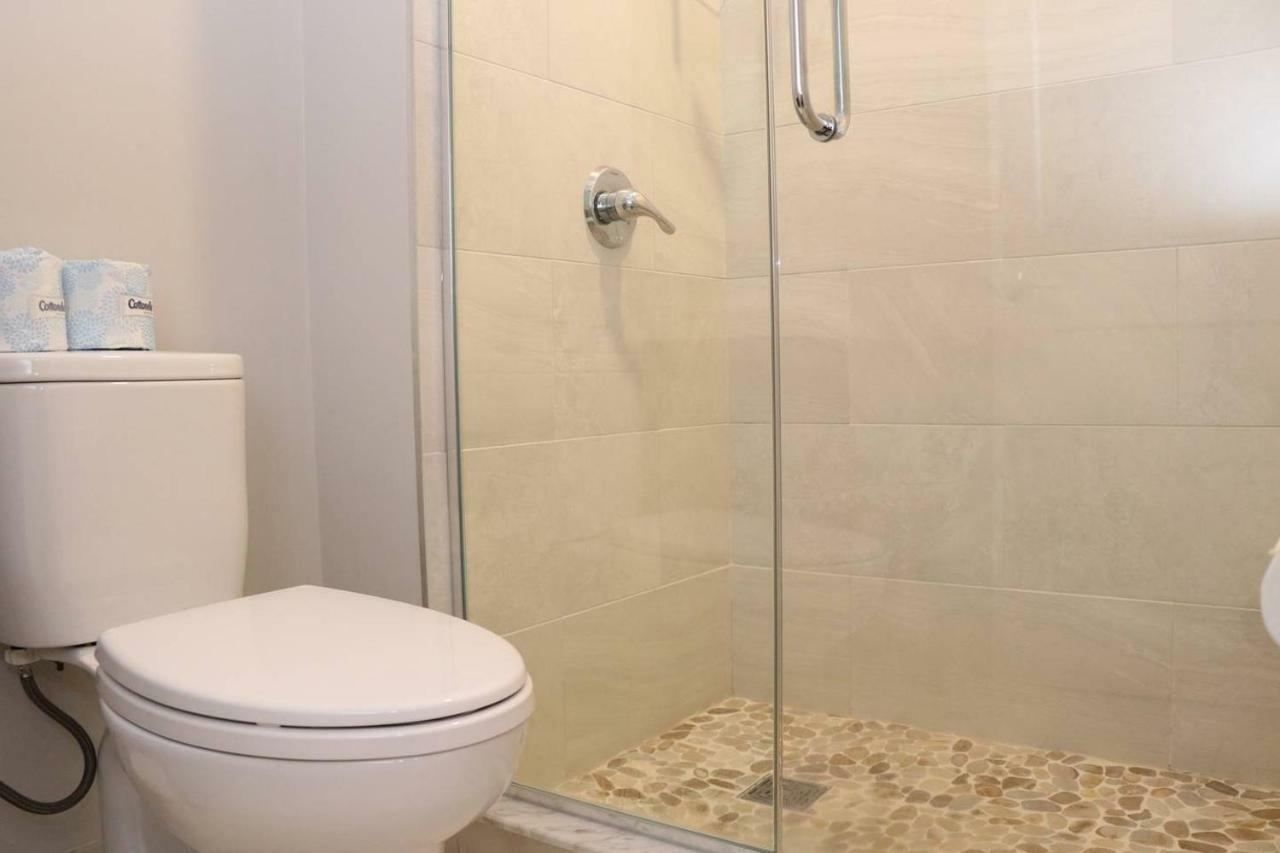 A Stylish Stay W/ A Queen Bed, Heated Floors.. #15 Brookline Exterior photo